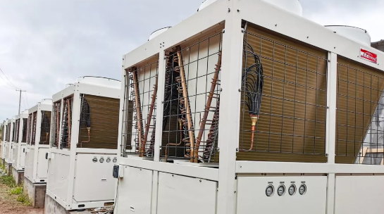 養鴨場老板：熱泵供暖溫度高，費用比燒煤還省！